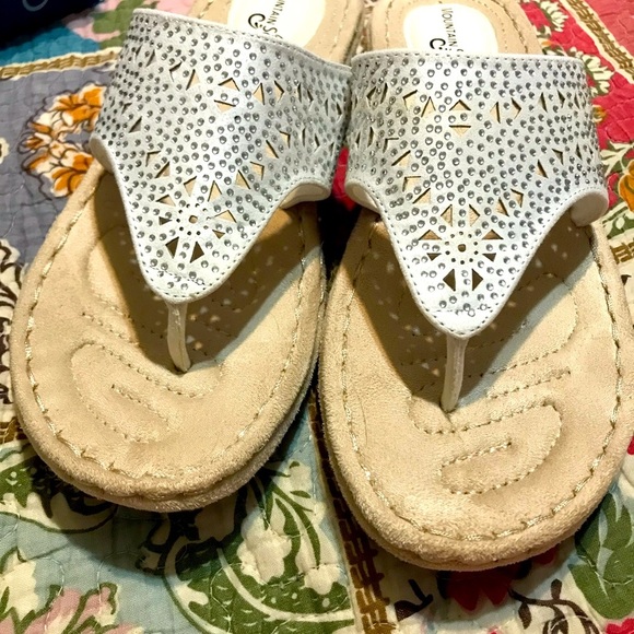 Shoes - Brand new women’s size 8 Mountain Sole  Sandals.